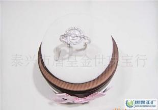 璀璨见证 新款AU750铂金钻戒，铆订心意珍爱